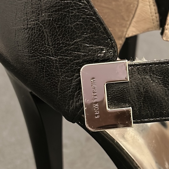 MICHAEL.   MICHAEL KORS  BEVERLY  LEATHER SANDAL SIZE 9 1/2 - Picture 8 of 11